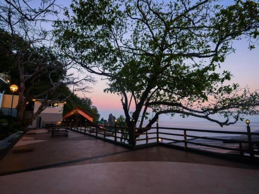 Anilao Awari Bay Resort