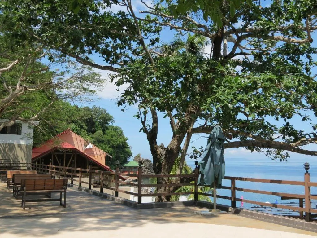 Anilao Awari Bay Resort