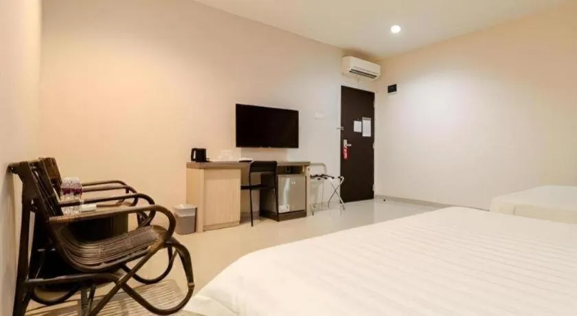 Bed in Lovina Inn Hotel Batam