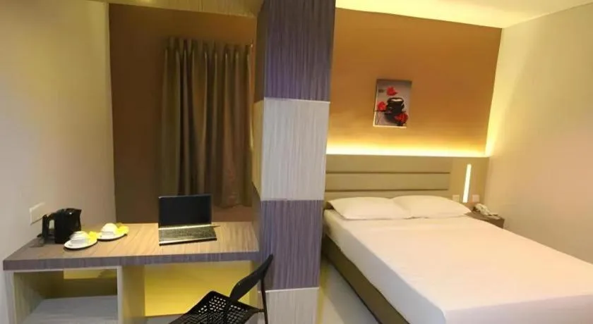 Bed in Lovina Inn Hotel Batam