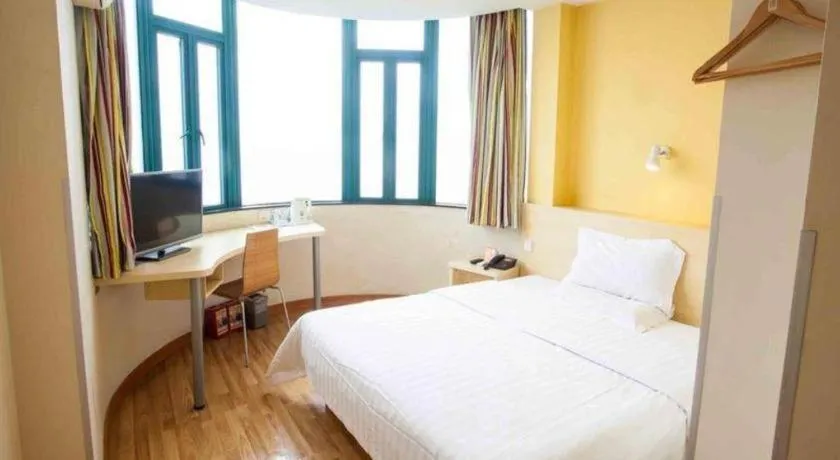 Bed in 7 Days Inn Zhuhai Hengqin Chimelong International Exhibition Center