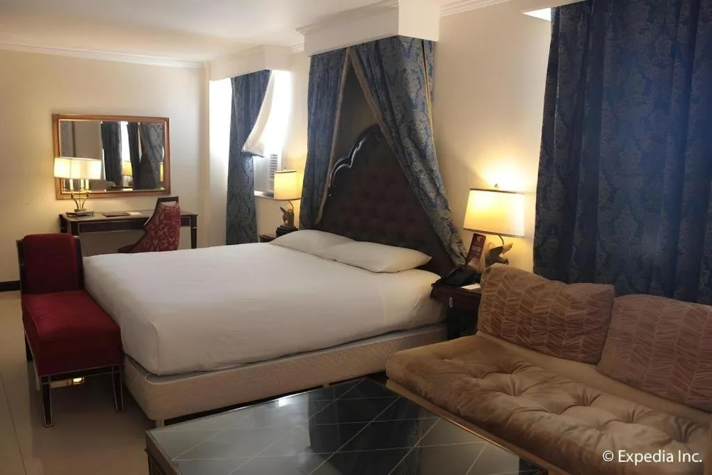 Bed in Subic Bay Venezia