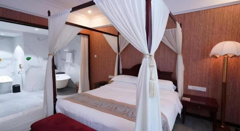 Bed in Hua Xia Pearl Hotel