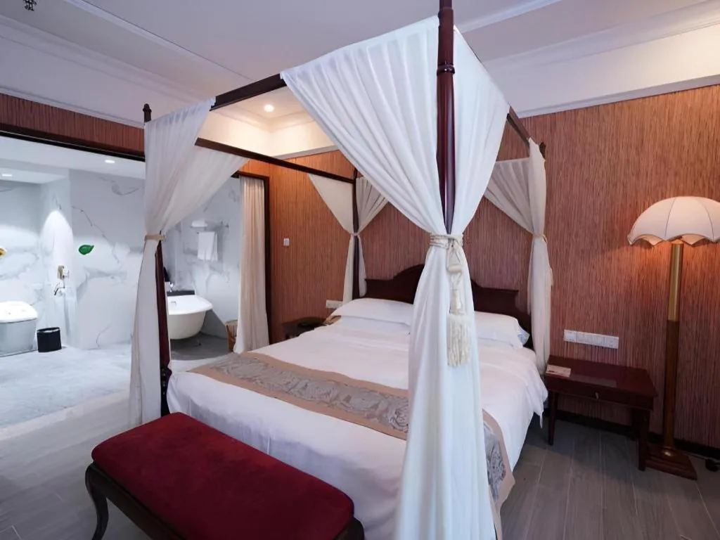 Bed in Hua Xia Pearl Hotel