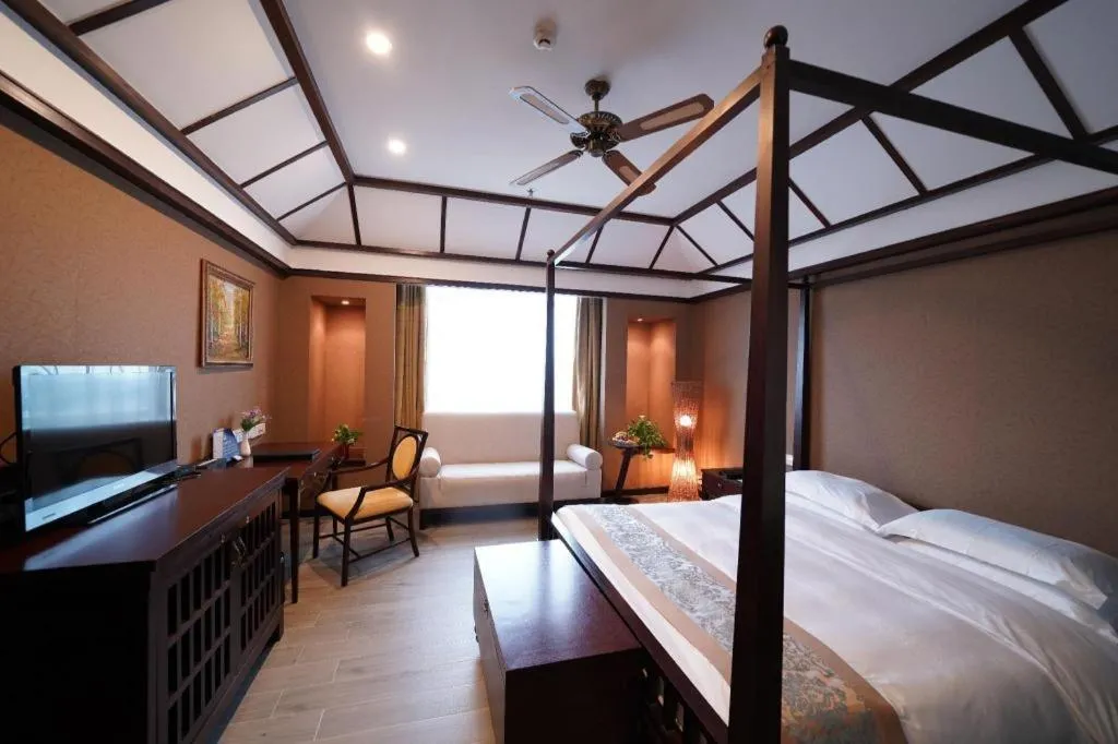 Bed in Hua Xia Pearl Hotel