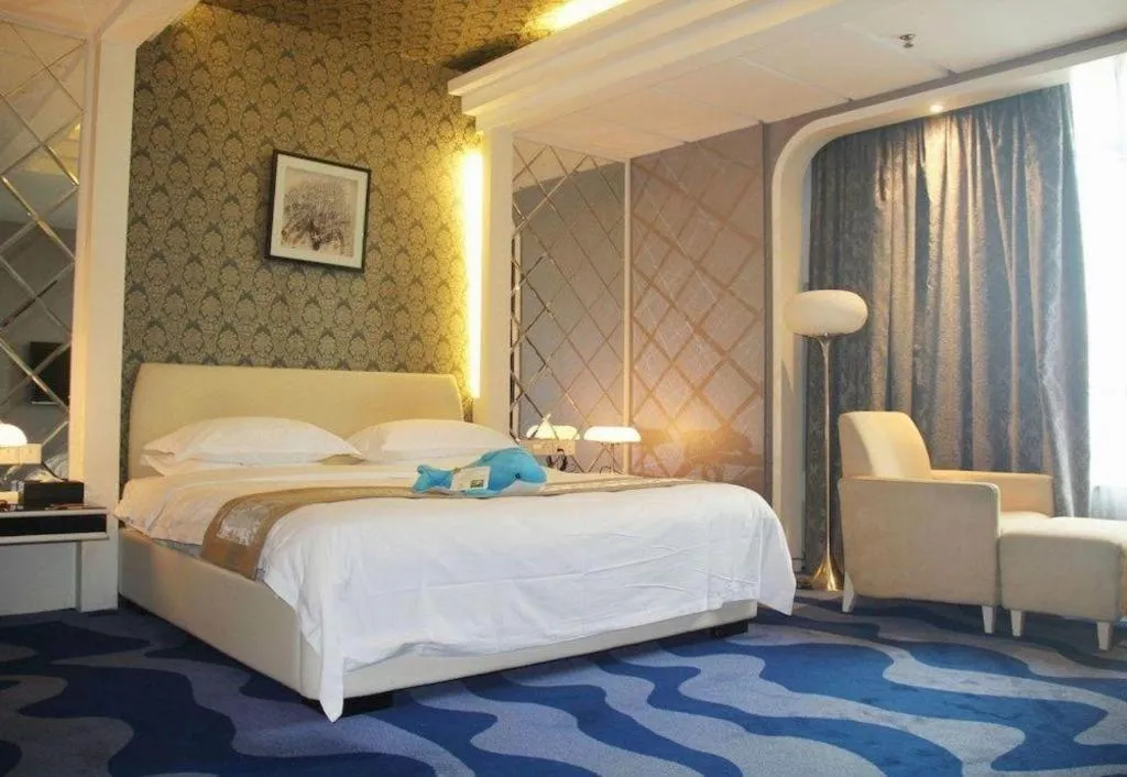 Bed in Hua Xia Pearl Hotel