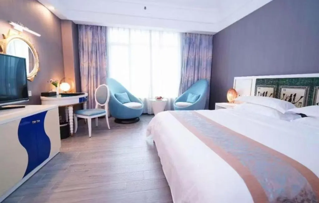 Bed in Hua Xia Pearl Hotel