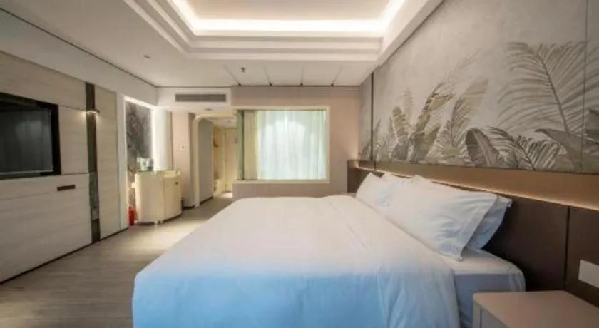 Bed in Hua Xia Pearl Hotel