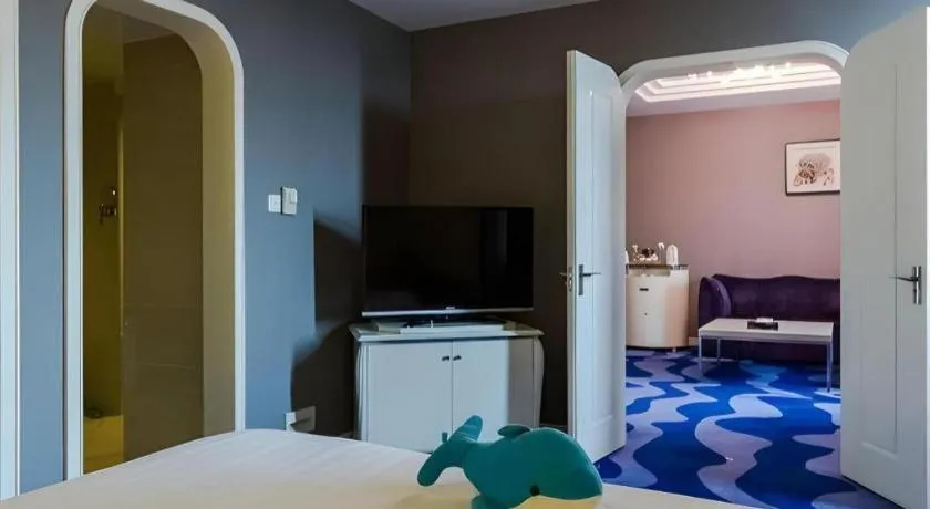 Bed in Hua Xia Pearl Hotel