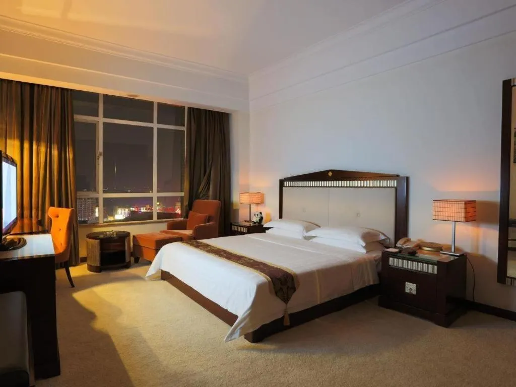 Bed in Hua Xia Pearl Hotel