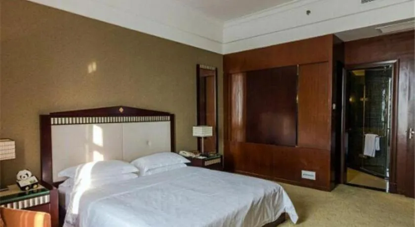 Bed in Hua Xia Pearl Hotel