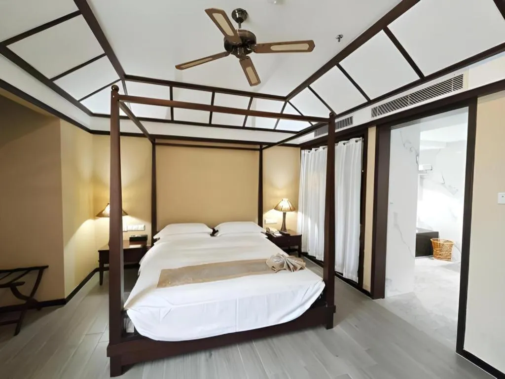 Bed in Hua Xia Pearl Hotel