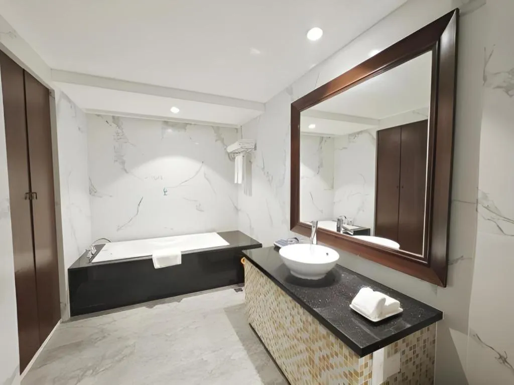 Bed in Hua Xia Pearl Hotel