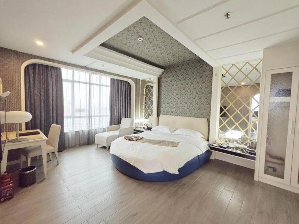 Bed in Hua Xia Pearl Hotel