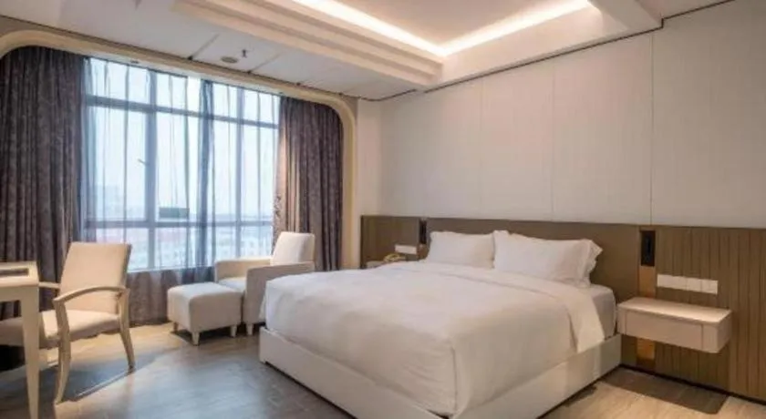 Bed in Hua Xia Pearl Hotel