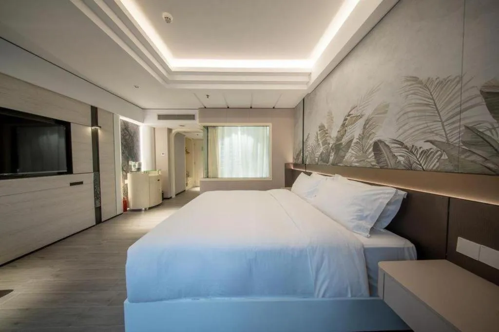 Bed in Hua Xia Pearl Hotel