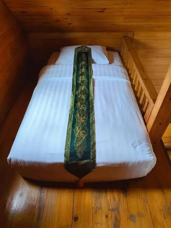 Bed in Montana Cotswolds Resort