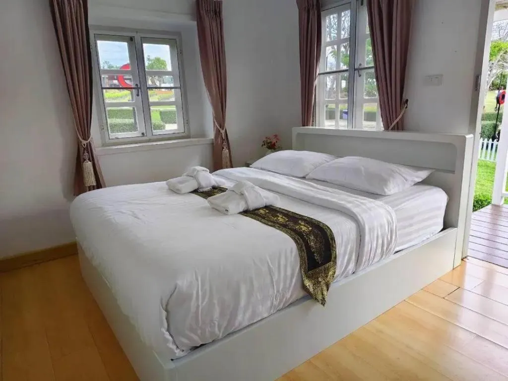 Bed in Montana Cotswolds Resort