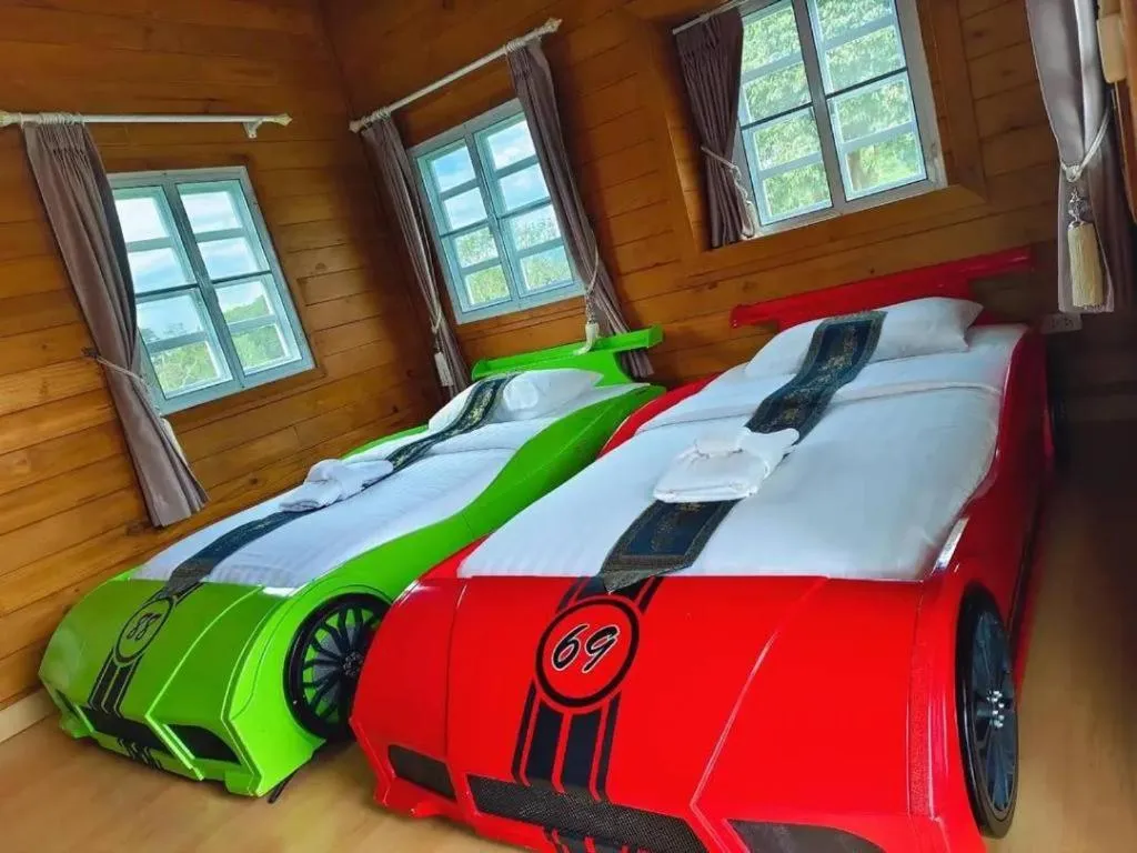 Bed in Montana Cotswolds Resort