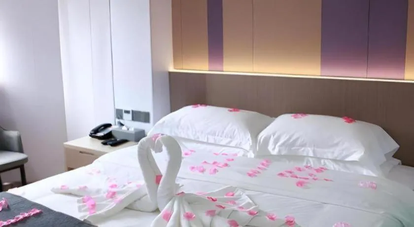 7 Days Inn Shenzhen Huaqiang Science Museum Metro Station