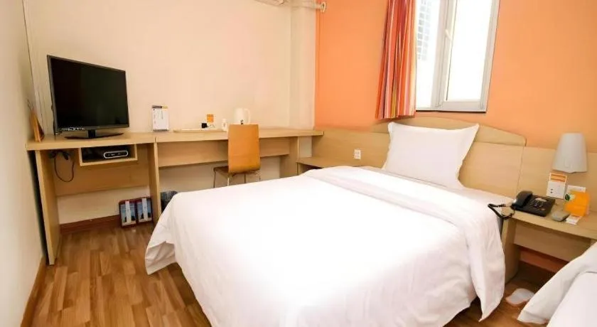 Bed in 7 Days Inn Xi'an Xijing Hospital Tonghuamen Metro Station