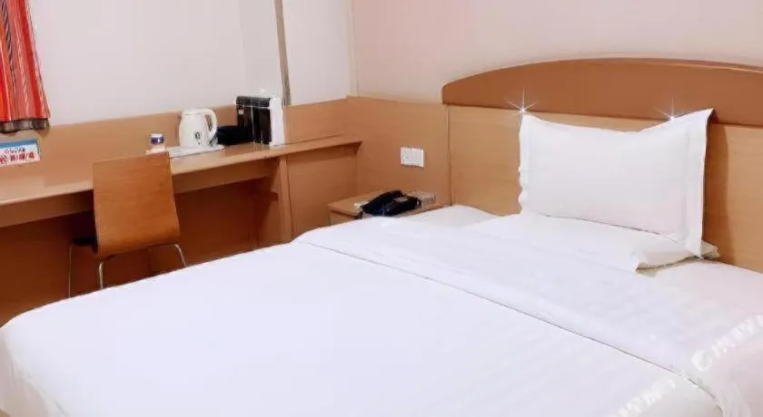 Bed in 7 Days Inn Xi'an Xijing Hospital Tonghuamen Metro Station