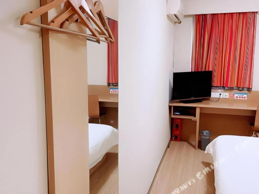 Bed in 7 Days Inn Xi'an Xijing Hospital Tonghuamen Metro Station