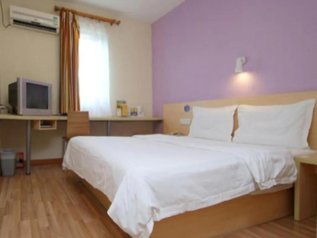 Bed in 7 Days Inn Guangzhou Baoye Road Shayuan Metro Station Branch