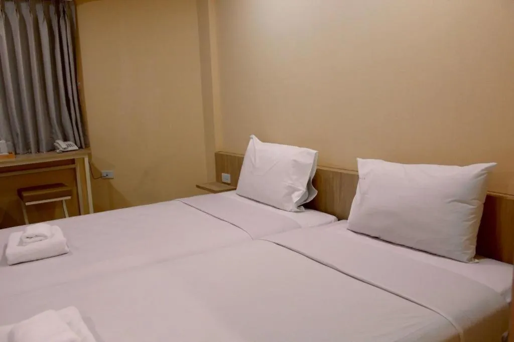 Bed in Bangsaen Villa Hotel