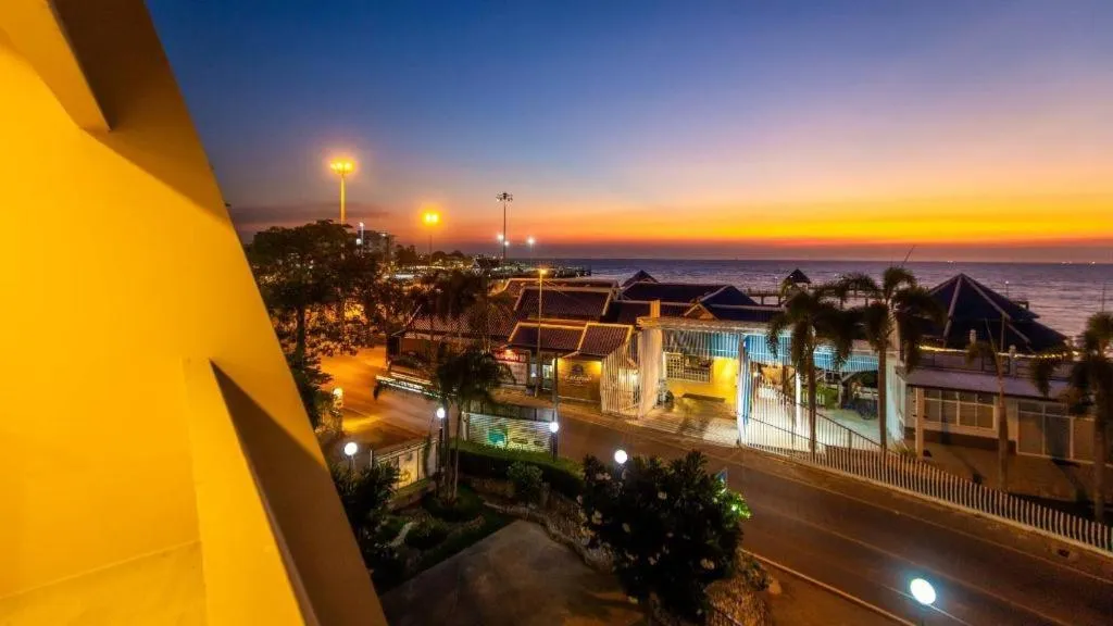 Bangsaen Villa Hotel