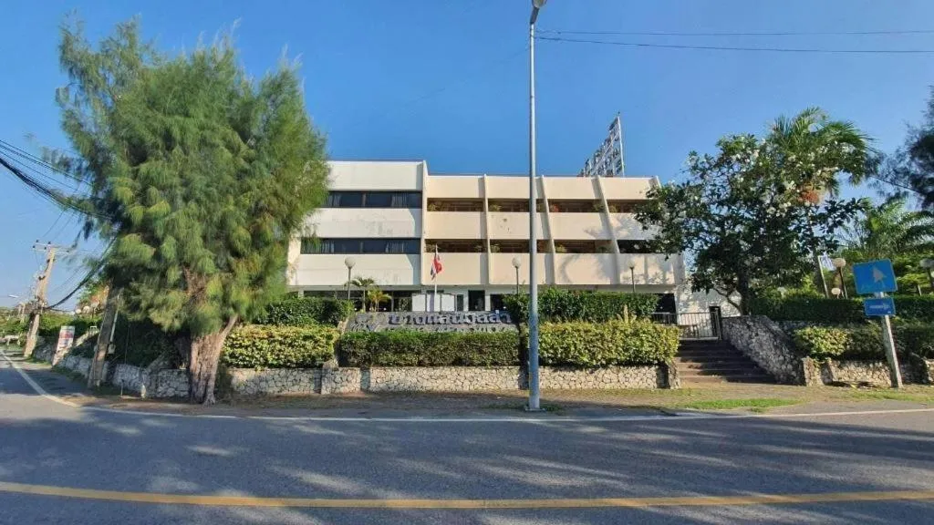 Bangsaen Villa Hotel