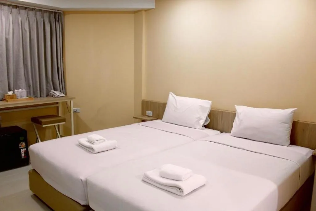 Bed in Bangsaen Villa Hotel