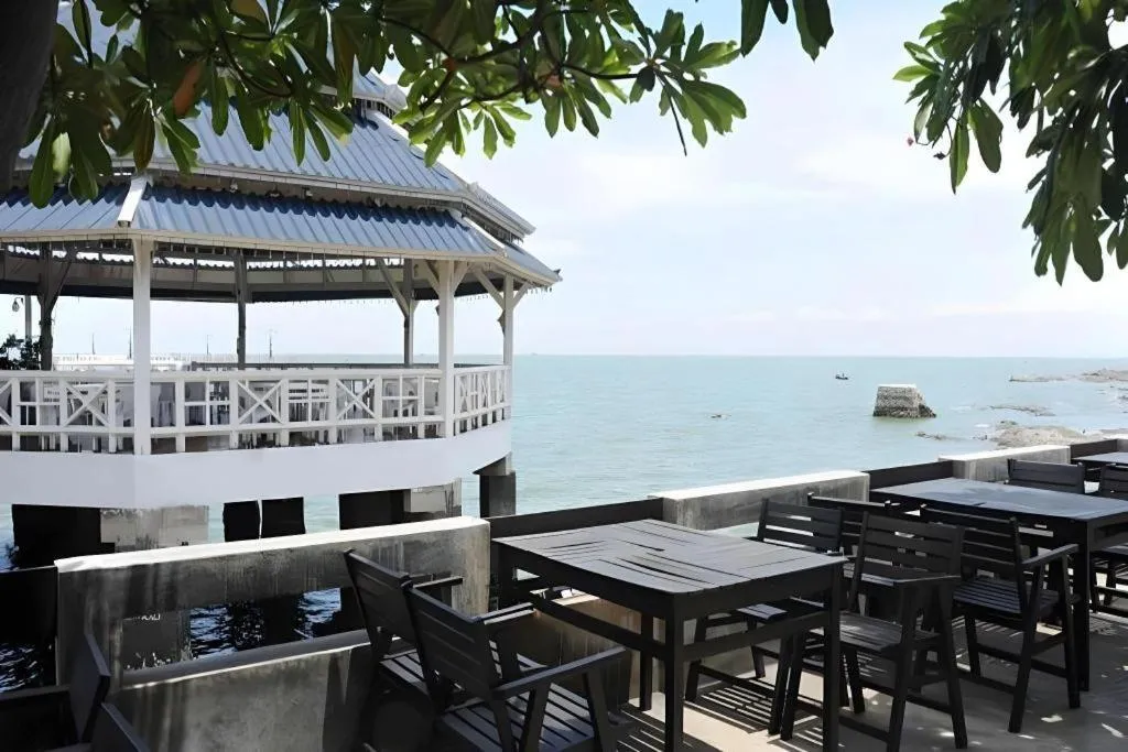 Bangsaen Villa Hotel