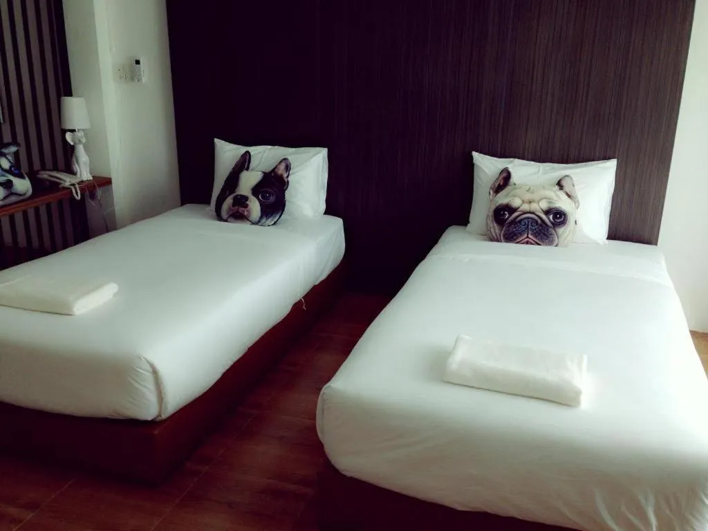 Bed in The Pride Hotel At Laemsing