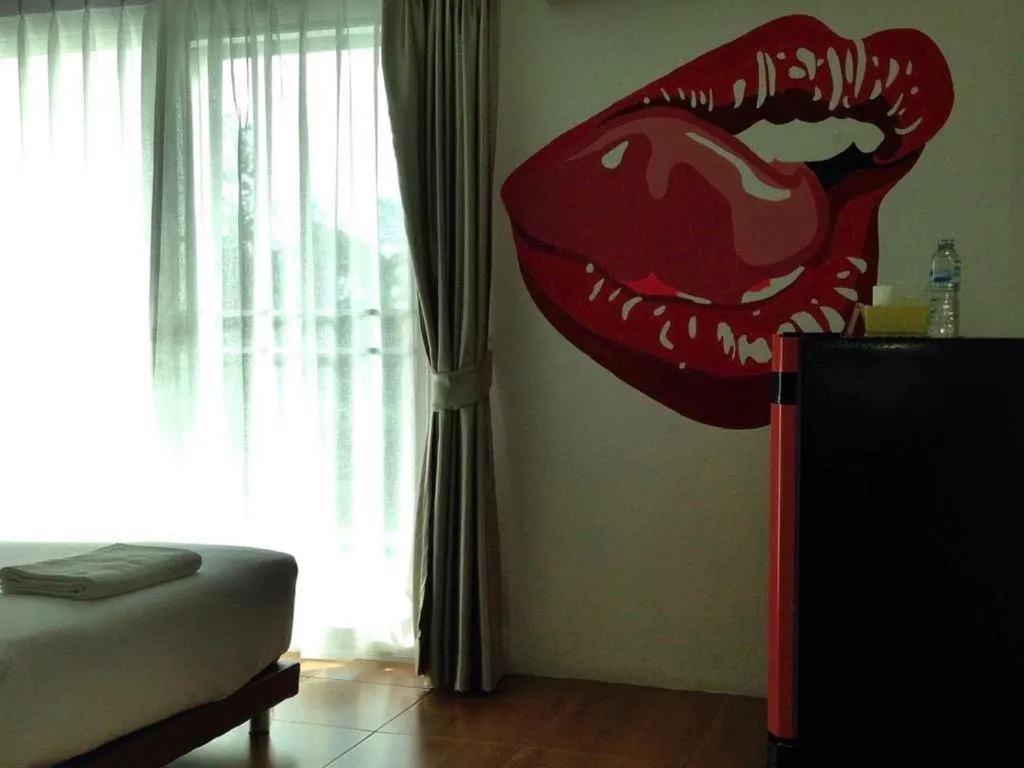 The Pride Hotel At Laemsing