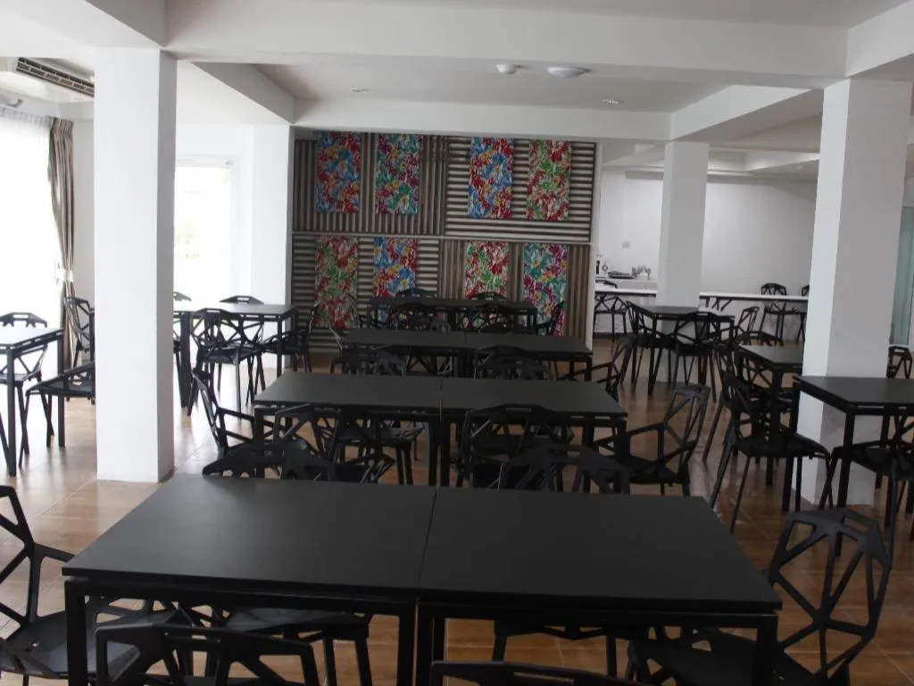 The Pride Hotel At Laemsing