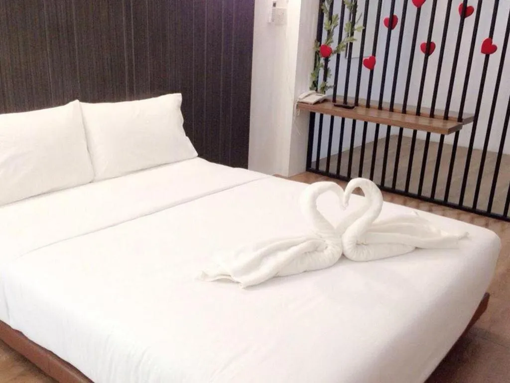 Bed in The Pride Hotel At Laemsing