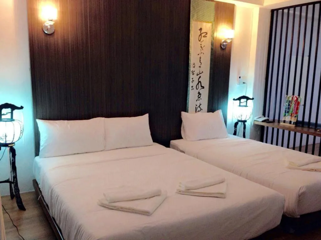 Bed in The Pride Hotel At Laemsing