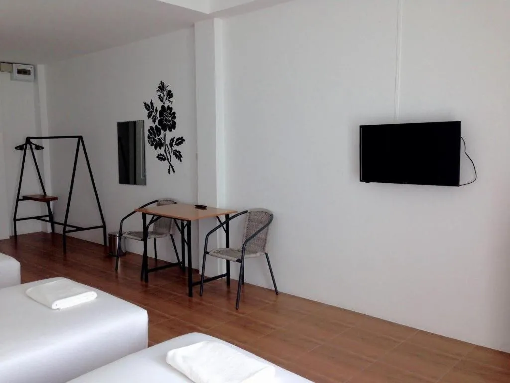 The Pride Hotel At Laemsing