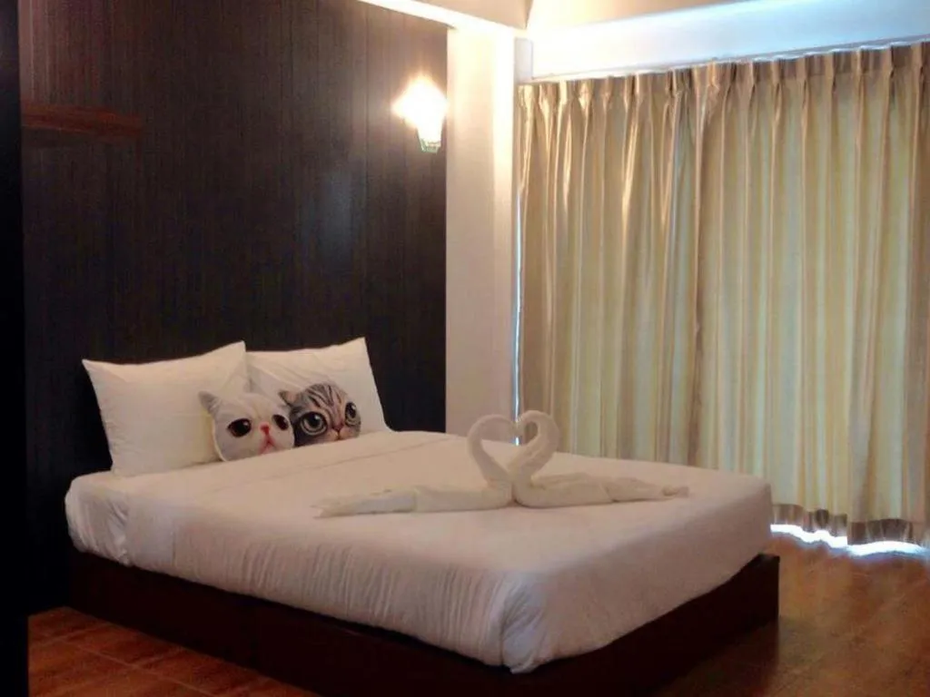 Bed in The Pride Hotel At Laemsing