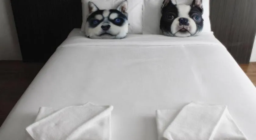 Bed in The Pride Hotel At Laemsing