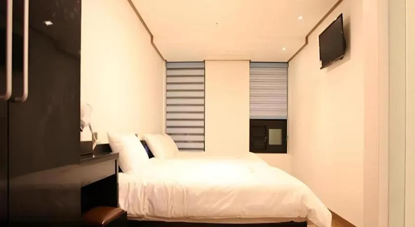 Bed in Myeongdong Mom House