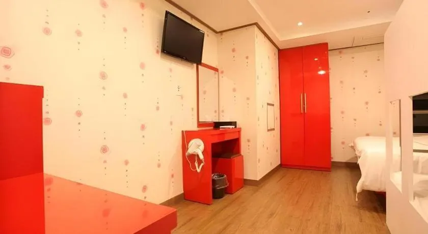 Bed in Myeongdong Mom House