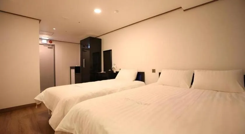 Bed in Myeongdong Mom House