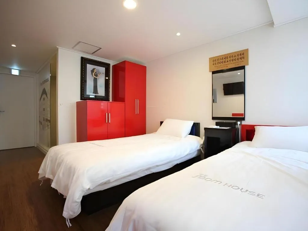 Bed in Myeongdong Mom House