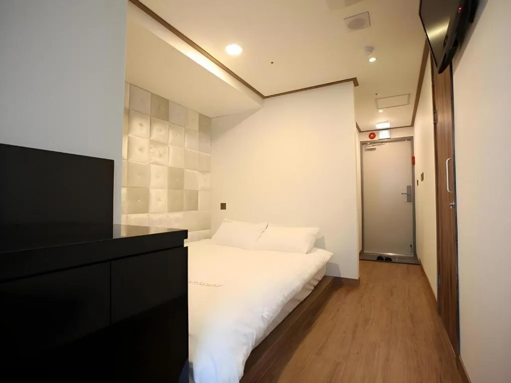 Bed in Myeongdong Mom House