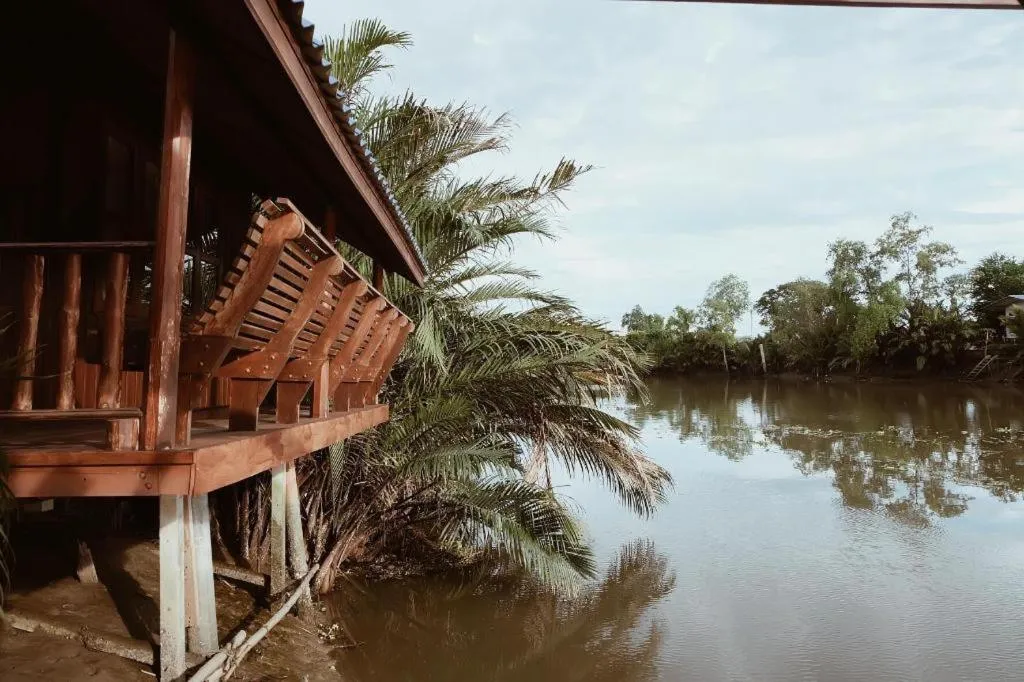 RuenNamyen Resort Amphawa