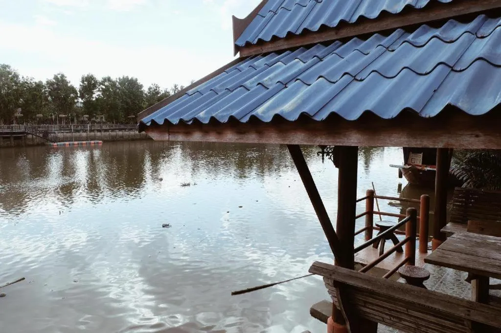 RuenNamyen Resort Amphawa