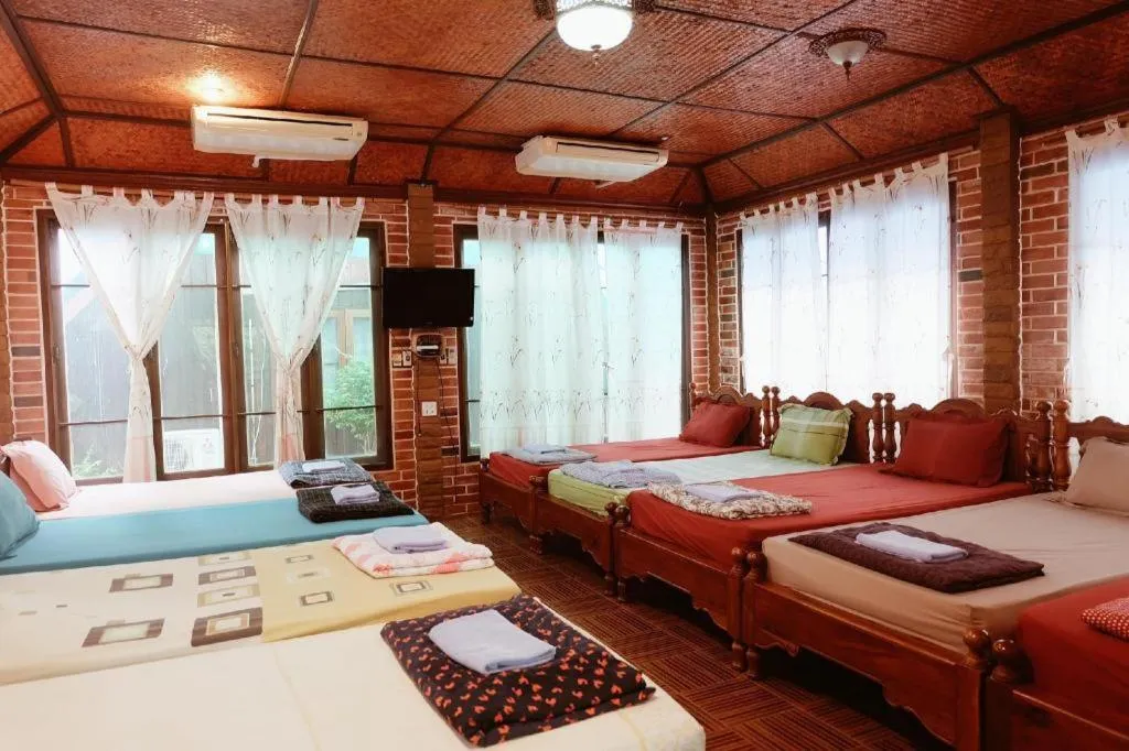 Bed in RuenNamyen Resort Amphawa