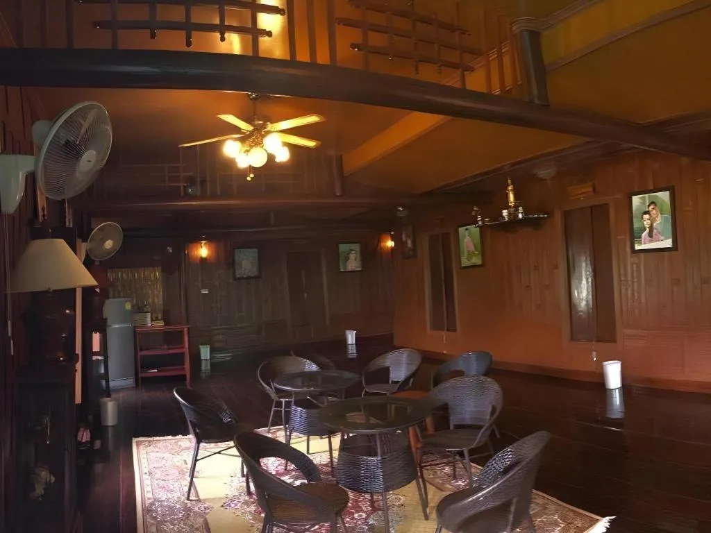 RuenNamyen Resort Amphawa